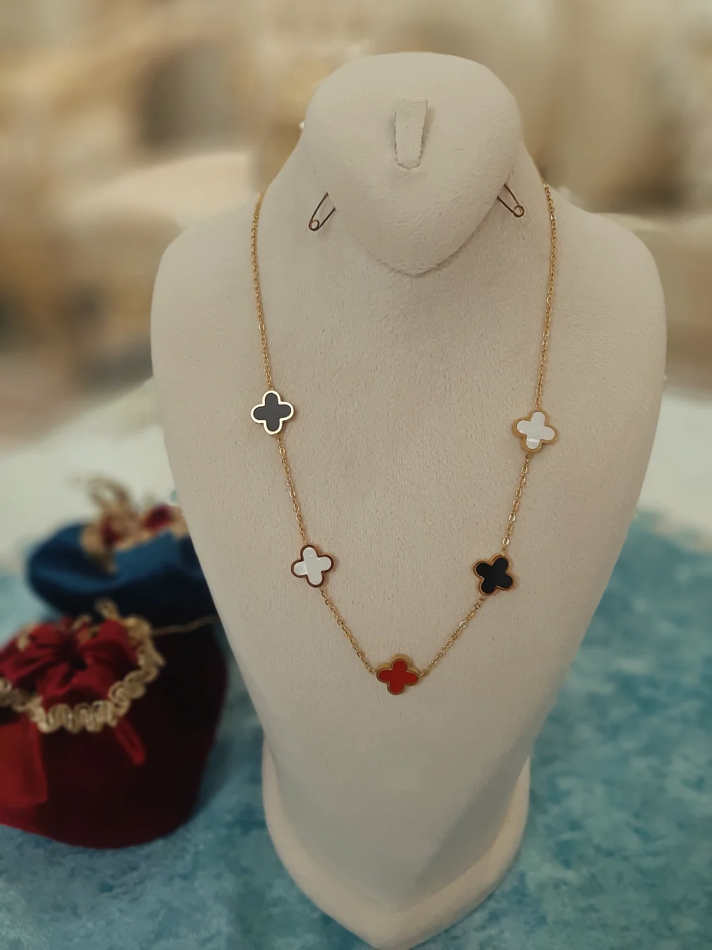 گردن آویز ونکلیف چند رنگ