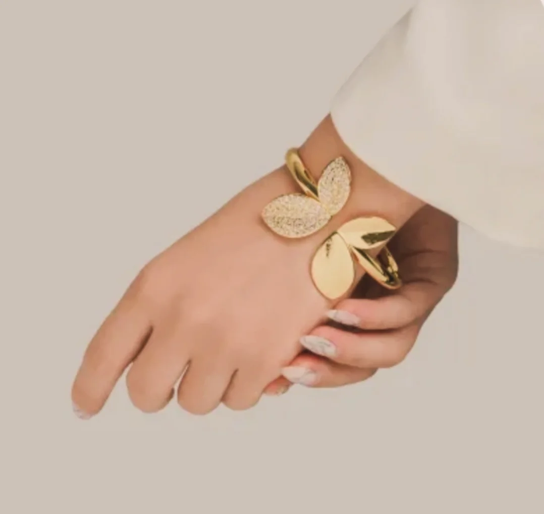 دستبند النگویی رادیوم طلایی طرح پروانه ای