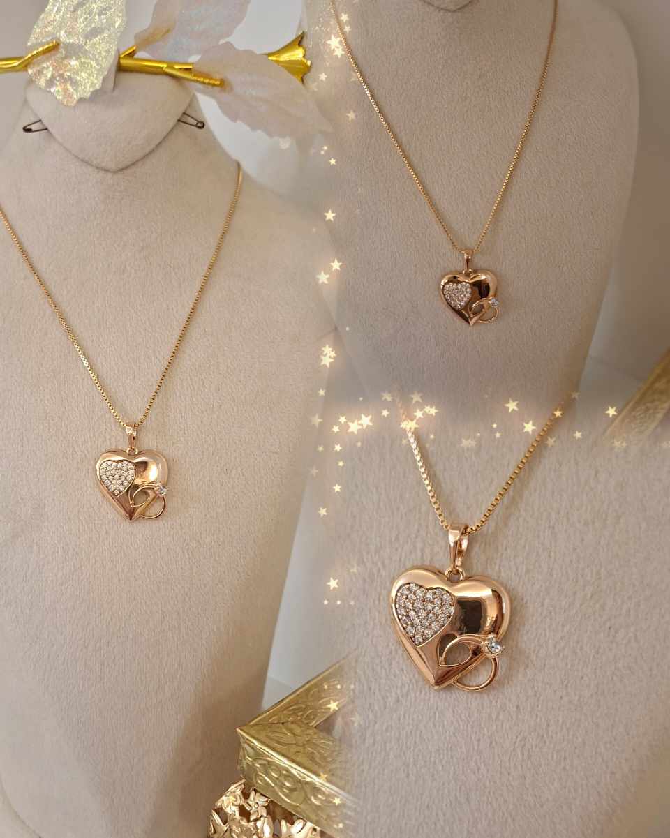 🌺 گردن آویز خوشگل امروز مون🥰: ژوپینگ اصل + زنجیر اصل همراه با آلیاژ مسی ✨😍 مهربان با پوست زیبای شما🌺 درجه کیفیت: عالیه عالی 💯 ارسال داریم به سراسر کشور زیبامون 🚚🤗