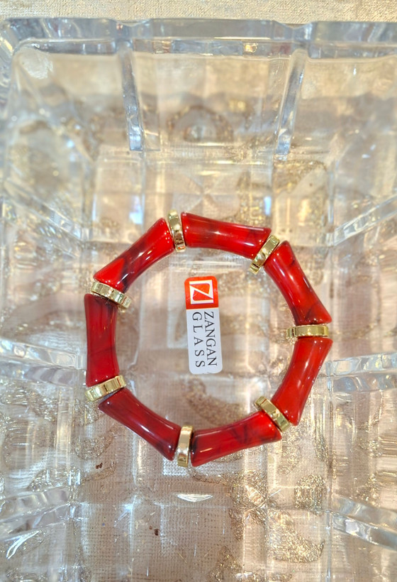 🍂 دستبند کِشی بسیار زیبا و راحت ؛ به آسانی وارد دستتان می شود 😊 و این رنگ قرمز، ❣️از نزدیک هم بسیار جذاب است. خوش قیمت و زیباست. کیفیت محصول بالا بوده🎁 ارسال به سراسر نقاط کشور 🚚