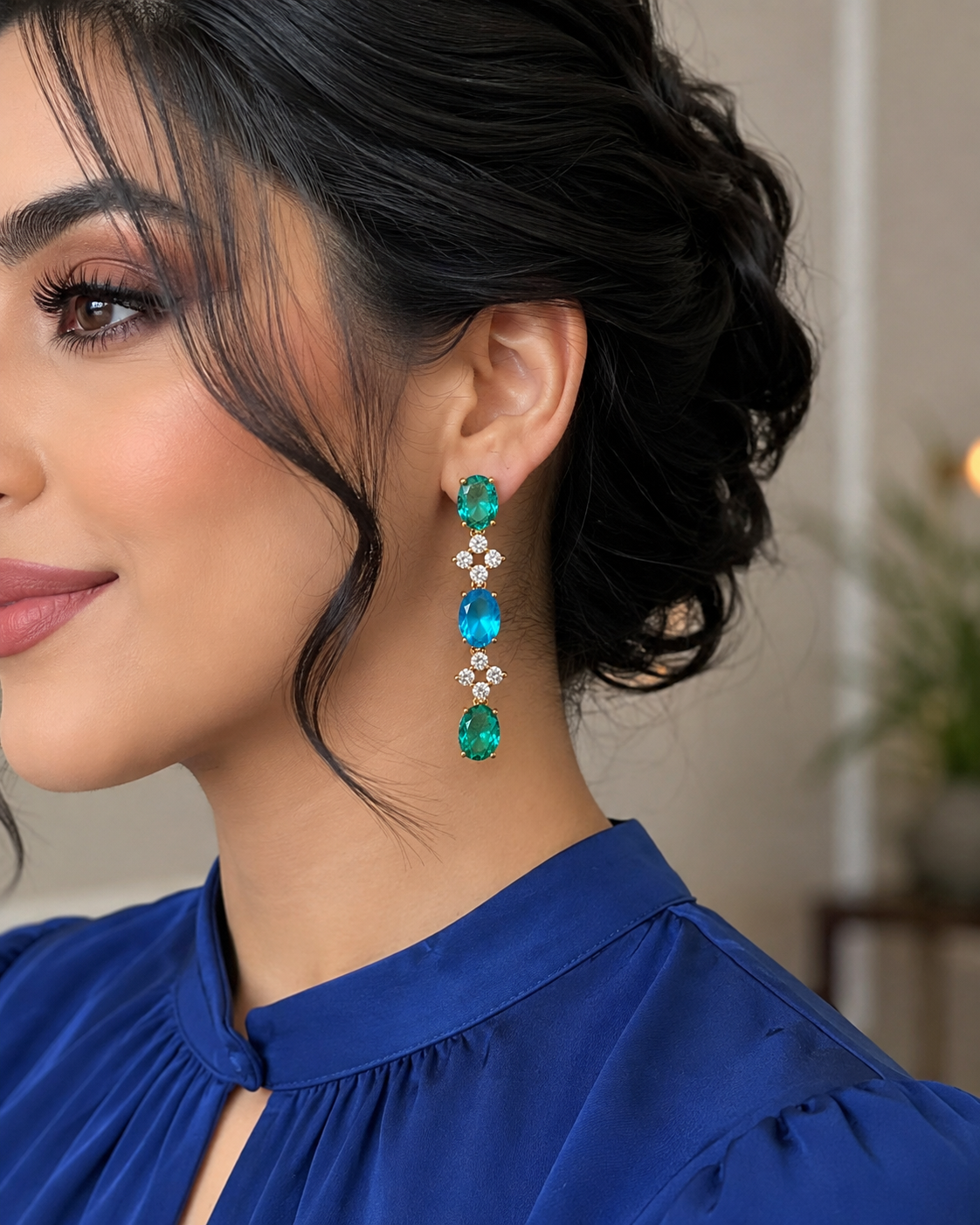 ✨ گوشواره ژوپینگ جواهر نشان اصل، واسه تویی که فقط برند معتبر، استفاده میکنی ✅ 😉 گوشواره جواهر نشان به رنگ سبز زمردی و آبی لاجوردی 💙 شامل سه ردیف جواهر خوش رنگ 🎁 همین حالا ثبت سفارش رو بزن ✅ چون ارسال داریم به همه نقاط کشور عزیزمان 🚚 موجودی محدود است ✨