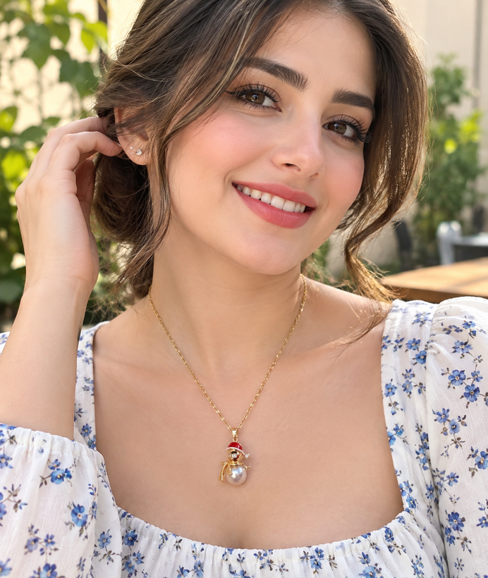گردنبند استیل ضد زنگ طرح آدم برفی ☃️ رنگ ثابت با کیفیت بسیار عالی،💯 ضد آلرژی و مهربان با پوست شما 🙂. هر جای ایران که باشی واست ارسال اش می کنیم 🚚