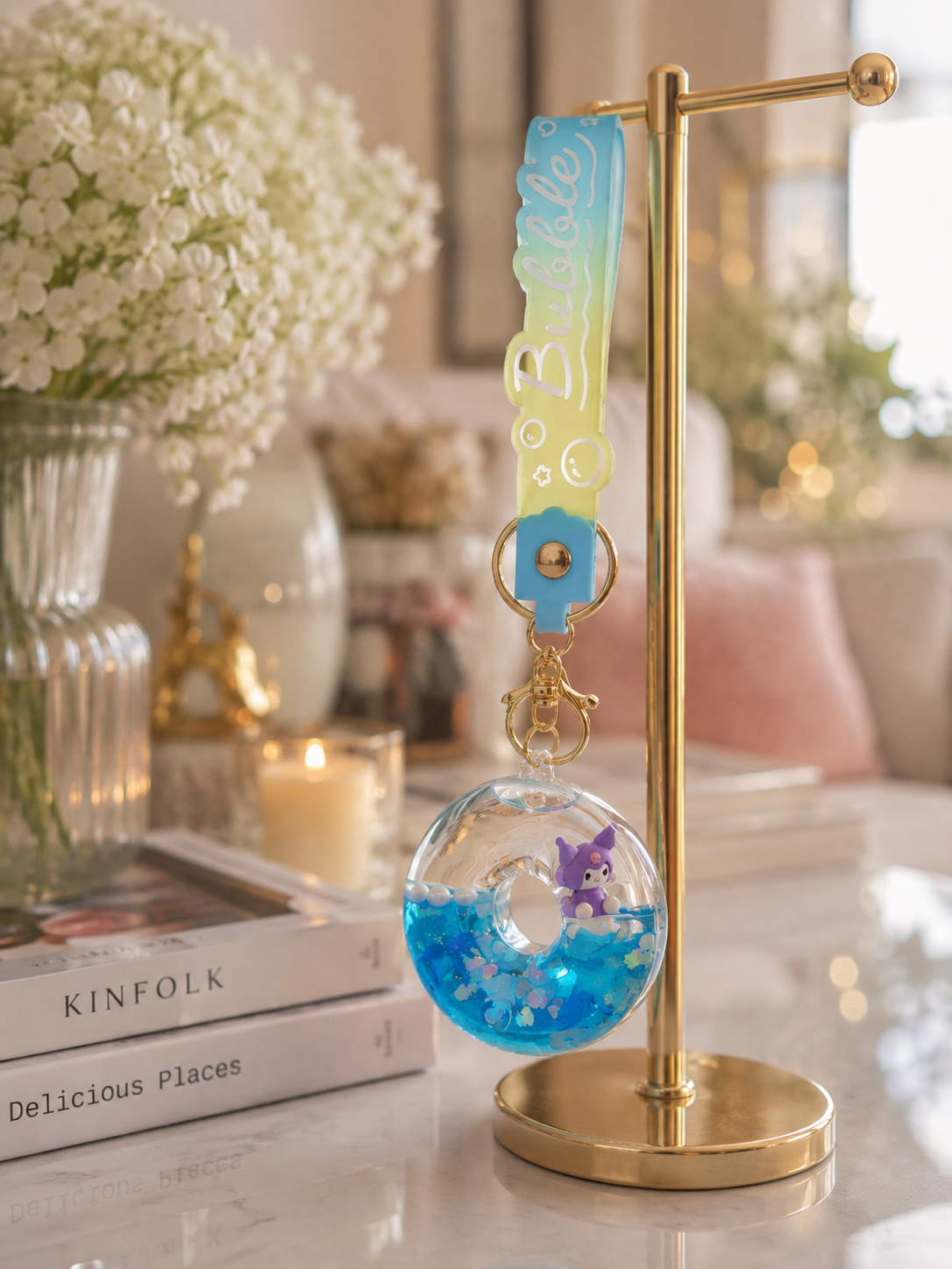 کیف آویز طرح عروسک کرومی، بسیار جذاب و چشمگیر از نزدیک.دارای کیفیت عالی و تضمینی 💯 دارای طرح دریا در داخل کیف آویز 🏄‍♀️ هر جای ایران که باشی واست ارسال اش می کنیم 🚚 زود ثبت سفارش اش کن🏹